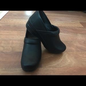 Matte black danskos!